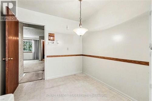 906 Ivanhoe Avenue, Ottawa, ON - Indoor Photo Showing Other Room