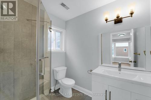 90 Tisdale Street S, Hamilton, ON - Indoor Photo Showing Bathroom
