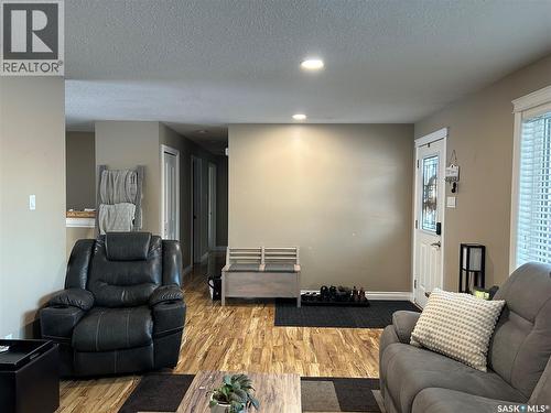 816 8Th Avenue, Rosthern, SK - Indoor Photo Showing Living Room