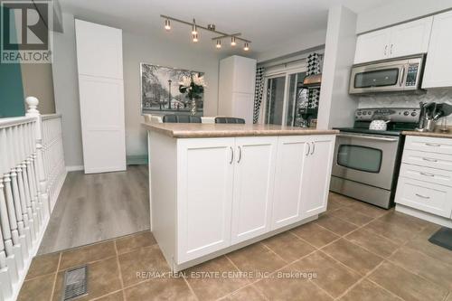 15 Gees Way, Cambridge, ON - Indoor Photo Showing Kitchen