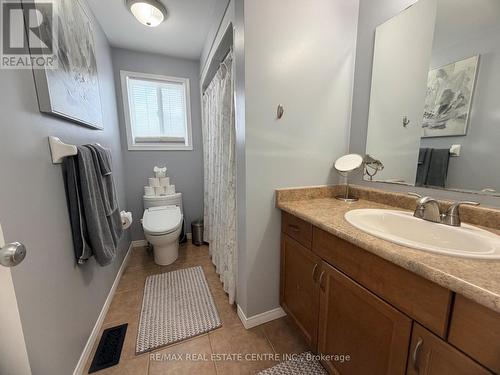 15 Gees Way, Cambridge, ON - Indoor Photo Showing Bathroom