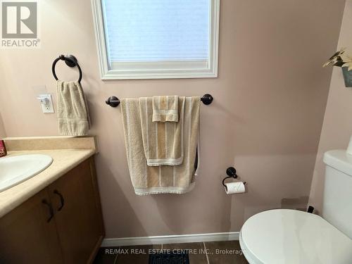15 Gees Way, Cambridge, ON - Indoor Photo Showing Bathroom