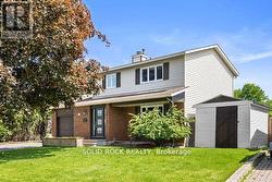 1631 CHARBONNEAU STREET  Ottawa, ON K1E 2J6