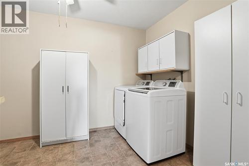 111 103 Keevil Crescent, Saskatoon, SK - Indoor Photo Showing Laundry Room