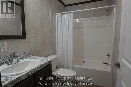 9 - 11981 Plank Rd (Tillsonburg) Road, Bayham, ON - Indoor Photo Showing Bathroom