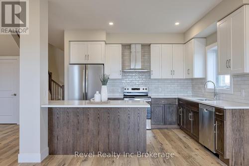 455 Gillespie Street, Woodstock (Woodstock - South), ON - Indoor Photo Showing Kitchen