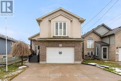 30 BALL AVENUE E  St. Catharines (Burleigh Hill), ON L2T 1B5