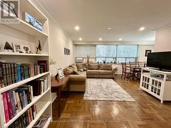 6 MEADOWBROOK ROAD  Toronto, ON M6B 2S4