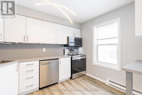 34 - 120 D'Ambrosio Drive, Barrie, ON - Indoor Photo Showing Kitchen