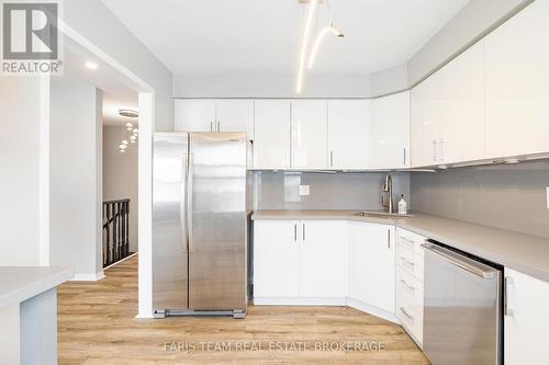 34 - 120 D'Ambrosio Drive, Barrie, ON - Indoor Photo Showing Kitchen