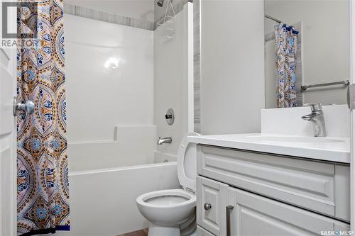 4372 James Hill Road, Regina, SK - Indoor Photo Showing Bathroom
