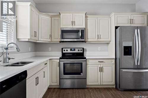 4372 James Hill Road, Regina, SK - Indoor Photo Showing Kitchen With Double Sink