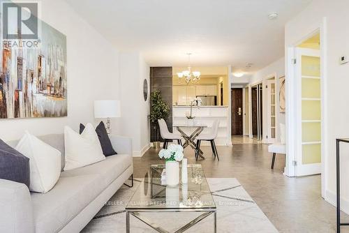 906 - 2287 Lake Shore Boulevard, Toronto, ON - Indoor Photo Showing Living Room
