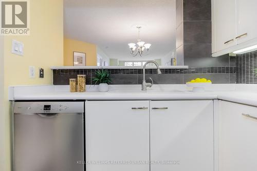 906 - 2287 Lake Shore Boulevard, Toronto, ON - Indoor Photo Showing Kitchen