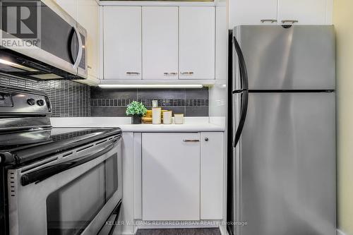 906 - 2287 Lake Shore Boulevard, Toronto, ON - Indoor Photo Showing Kitchen
