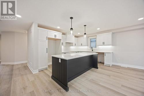 656 Ketter Way, Plympton-Wyoming (Plympton Wyoming), ON - Indoor Photo Showing Kitchen
