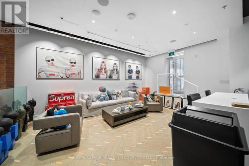 273 Queen Street W, Toronto, ON 