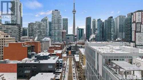 Street - 273 Queen Street W, Toronto, ON 