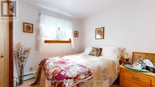 14 Seneca Crescent, Tiny, ON - Indoor Photo Showing Bedroom