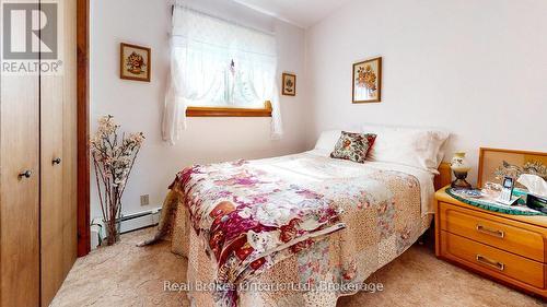 14 Seneca Crescent, Tiny, ON - Indoor Photo Showing Bedroom