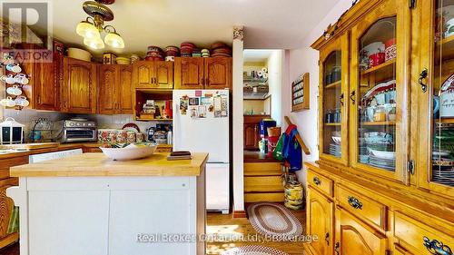 14 Seneca Crescent, Tiny, ON - Indoor Photo Showing Kitchen