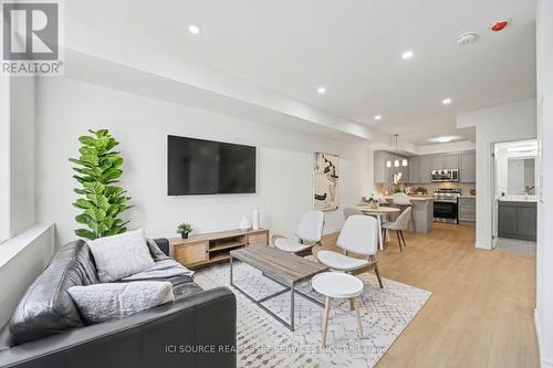 10 - 2 Slessor Boulevard, Grimsby, ON - Indoor Photo Showing Living Room