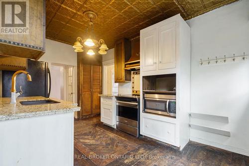 125 Grant Avenue, Hamilton, ON - Indoor Photo Showing Kitchen