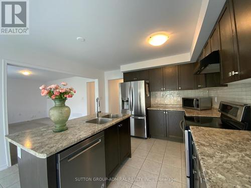 10 Beatty Avenue, Thorold, ON - Indoor Photo Showing Kitchen With Double Sink