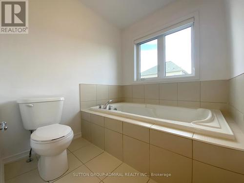 10 Beatty Avenue, Thorold, ON - Indoor Photo Showing Bathroom