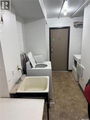 5 2620 5Th Avenue N, Regina, SK - Indoor Photo Showing Laundry Room
