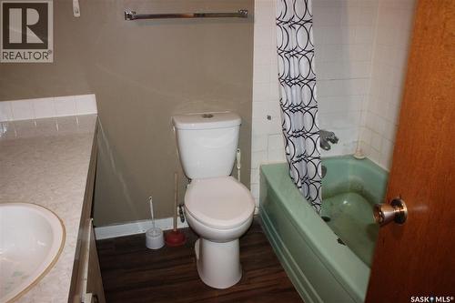 4 2620 5Th Avenue N, Regina, SK - Indoor Photo Showing Bathroom
