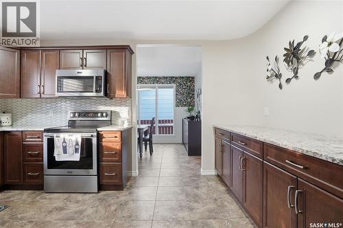 219 Sunset Drive, Regina, SK - Indoor Photo Showing Kitchen With Upgraded Kitchen