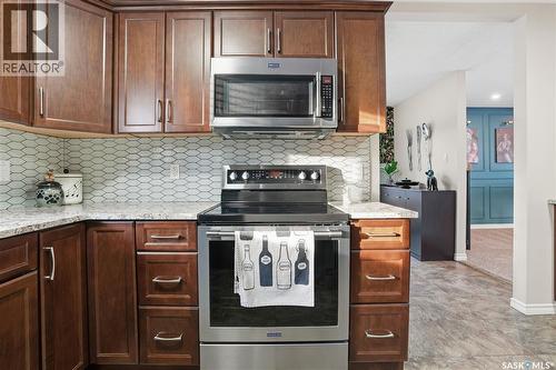 219 Sunset Drive, Regina, SK - Indoor Photo Showing Kitchen With Upgraded Kitchen