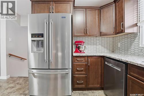 219 Sunset Drive, Regina, SK - Indoor Photo Showing Kitchen With Upgraded Kitchen