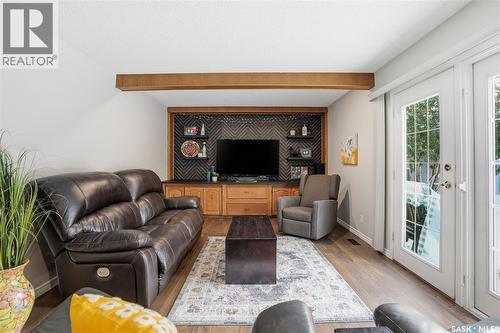 219 Sunset Drive, Regina, SK - Indoor Photo Showing Living Room