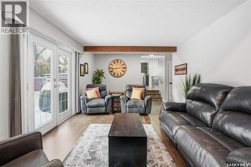 219 Sunset Drive, Regina, SK - Indoor Photo Showing Living Room