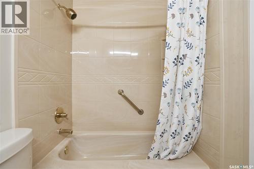 219 Sunset Drive, Regina, SK - Indoor Photo Showing Bathroom