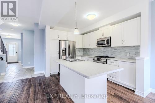 17 Severino Circle, West Lincoln, ON - Indoor Photo Showing Kitchen With Double Sink With Upgraded Kitchen
