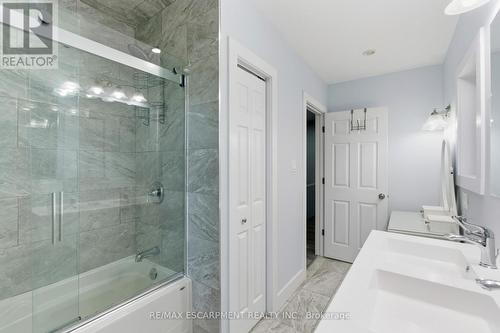 199 Jackson Street E, Hamilton, ON - Indoor Photo Showing Bathroom