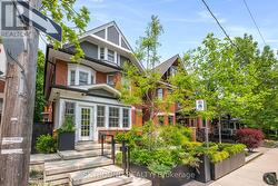 20 FAIRVIEW BOULEVARD  Toronto, ON M4K 1L9