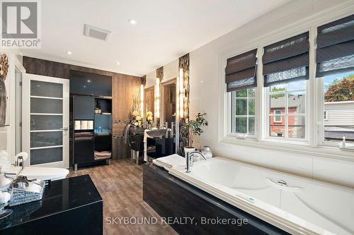 20 Fairview Boulevard, Toronto, ON - Indoor