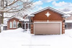 465 FERNDALE DRIVE N  Barrie, ON L4N 7X7