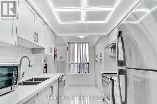 903 - 135 Hillcrest Avenue, Mississauga, ON - Indoor Photo Showing Kitchen With Double Sink With Upgraded Kitchen