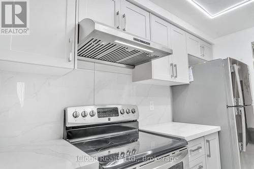 Kitchen - 903 - 135 Hillcrest Avenue, Mississauga, ON - Indoor Photo Showing Kitchen