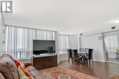 903 - 135 Hillcrest Avenue, Mississauga, ON - Indoor Photo Showing Living Room