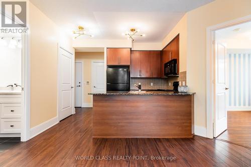 1402 - 330 Burnhamthorpe Road W, Mississauga, ON - Indoor Photo Showing Kitchen