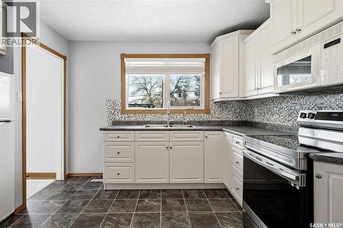 3111 Avonhurst Drive, Regina, SK - Indoor Photo Showing Kitchen With Double Sink