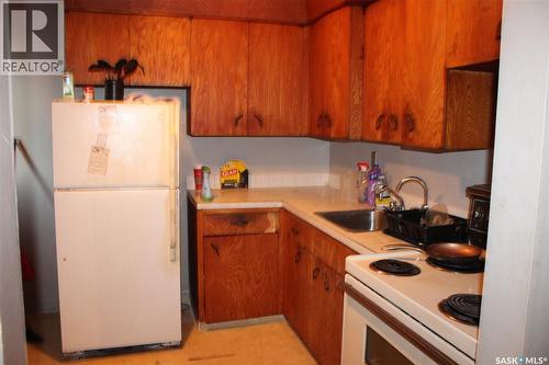1 2620 5Th Avenue N, Regina, SK - Indoor Photo Showing Kitchen