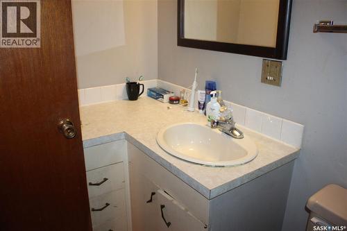 1 2620 5Th Avenue N, Regina, SK - Indoor Photo Showing Bathroom