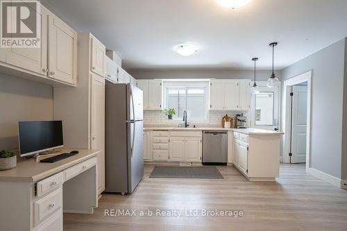 14 Old Vienna Road, Tillsonburg, ON - Indoor Photo Showing Kitchen